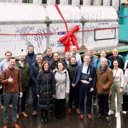 ASML交货首套High-NA EUV 光刻机,单台价值近30亿元!