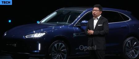 华为不造车，戏比造车的多