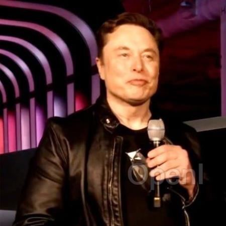 47万起！马斯克交付Cybertruck，赛博野兽防弹车身秒杀保时捷