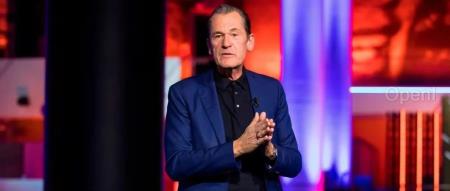 很快你就可以在ChatGPT里访问实时新闻了