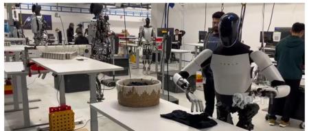 练习时长两年半,马斯克的机器人连「自主叠衣服」都不会!