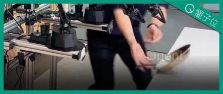 大翻车！斯坦福超火机器人自曝，研究者救场还受伤了，网友：放心了