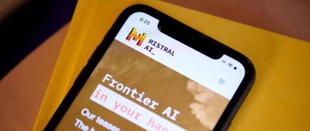 逼近GPT-4的新模型发布！「欧洲版OpenAI 」联手微软，却被质疑违背初心