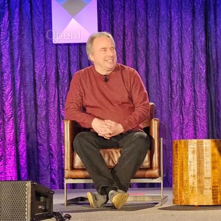 Linux之父讽刺AI炒作:很搞笑,大概我也会被大模型取代