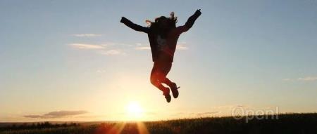 总市值近45亿港币,AIGC第一股出门问问流血上市!首日破发开跌超21%