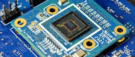 清华「天眸芯」登Nature封面:全球首款类脑互补视觉芯片