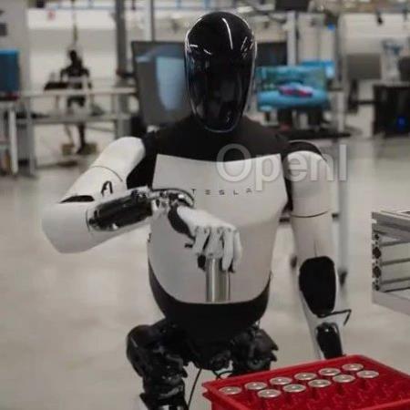 特斯拉擎天柱进厂打工，精准分装电池惊呆网友！马斯克预告22度灵巧手