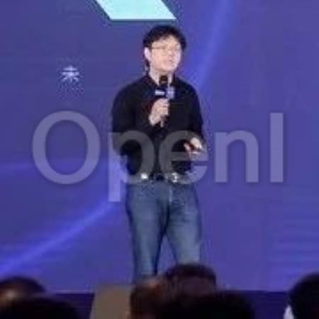 银河通用王鹤:让具身智能机器人“言出法随”,需攻克两大局限性丨GenAICon 2024