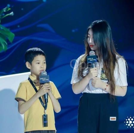 帮小学生出书、和AI罗永浩谈心,智谱AI Open Day这次玩了把大的
