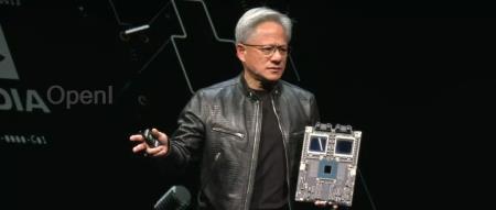 黄仁勋最新主题演讲：Blackwell 芯片将打破摩尔定律，解决大模型耗电难题