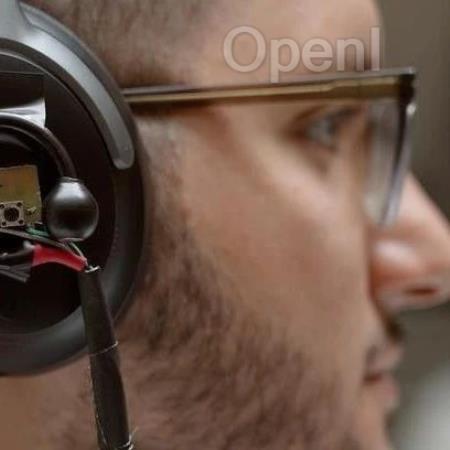 AI降噪耳机,可在嘈杂人群中单独通话,看一眼锁定目标