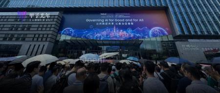 “火热”的WAIC:25款人形机器人,与数不清的大模型|甲子光年