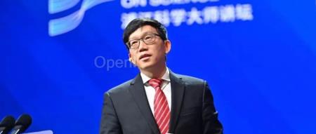 对话无限光年创始人漆远:Scaling Law 不通往 AGI,AI 落地需要「灰盒大模型」