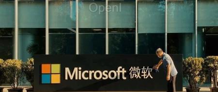 曝微软大牛童欣离职；CharacterAI资金断裂，计划卖身谷歌Meta；马斯克自曝Grok-3用了10万块H100丨AI情报局