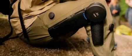 始祖鸟推出全球首款腿上「赛博外挂」,4500 美元的徒步神器