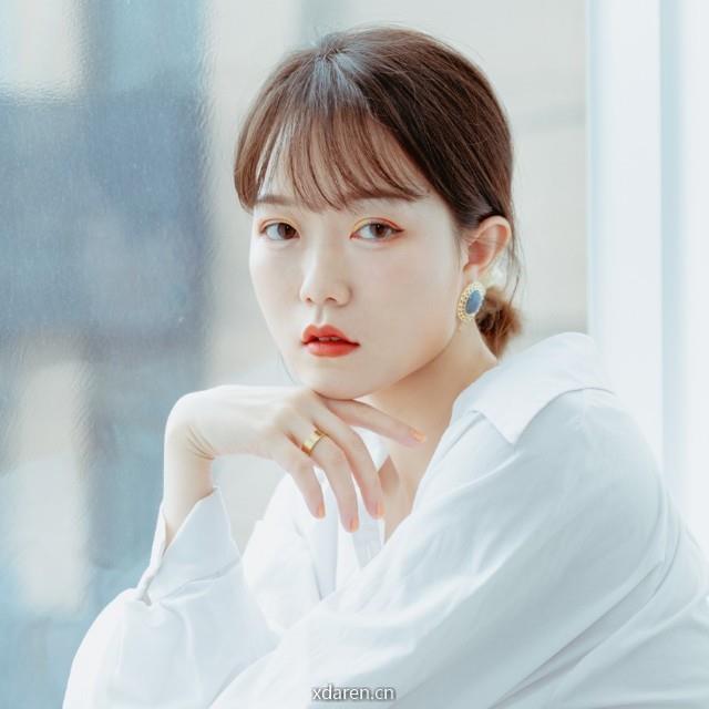 托腮少女张橙子