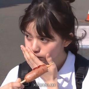 霞霞又在吃辣条