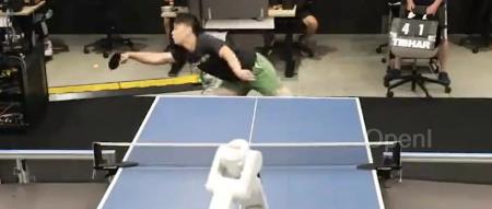 100%打赢人类新手!DeepMind推出首个媲美人类中级选手的乒乓球机器人,正反手、旋转球都能接