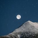 轻风旁的明月小屋