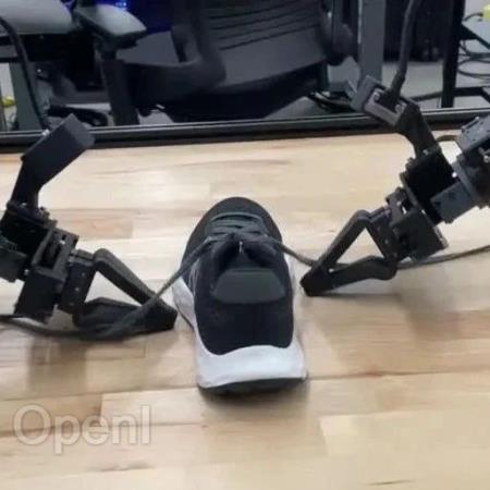 灵巧的机器人，DeepMind推出两个基于AI的机器手系统和未知场景「生成式AI」应对策略