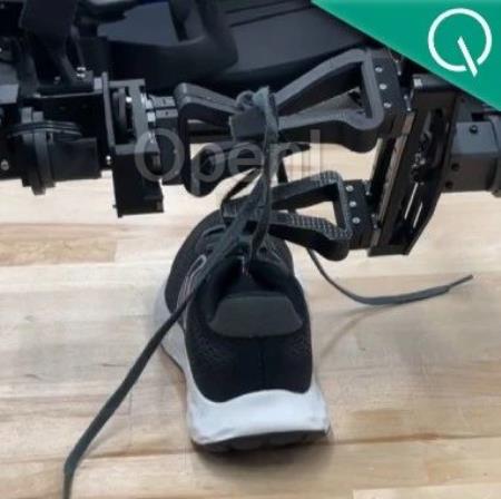 机器人也会系鞋带了!斯坦福团队用模仿学习赋予机器人新技能丨已开源