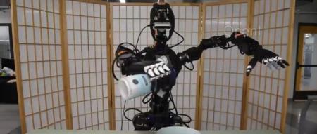 朱玉可团队新作：看一眼就能模仿，大模型让机器人轻松学会撒盐