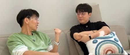 专访"Prompt之神"李继刚 - 我想用20年时间,给世界留一句话。