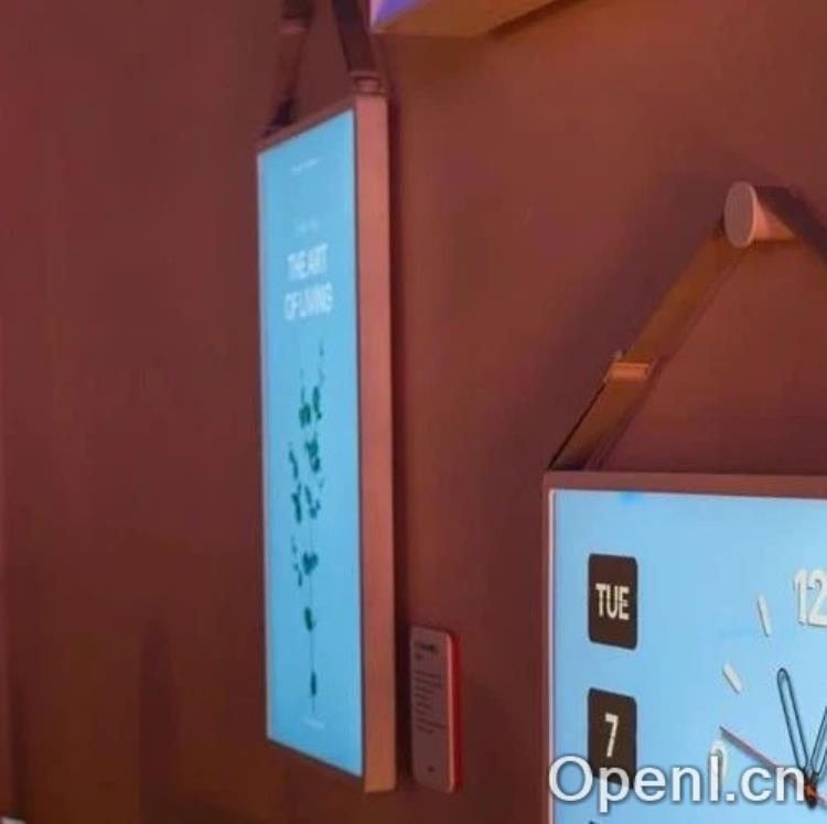 LG 推出新便携电视，这次想让你背在身上｜CES2025