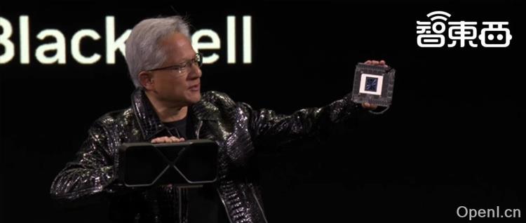 黄仁勋变身美队,皮衣开光追,最强卡皇5090登场,全世界玩家都疯狂了