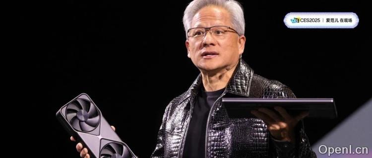 黄仁勋重磅发布新「」RTX 5090 ！预言万亿美元市场，还有一台掌中超算 | CES 2025