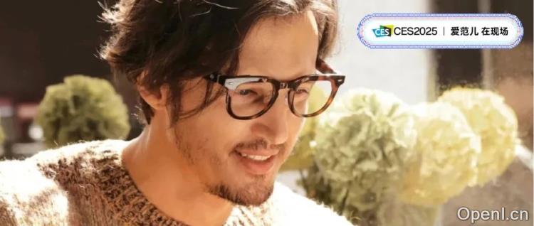 这款国产 AI 眼镜突然走红，超轻超细还带了一个屏幕 | CES2025
