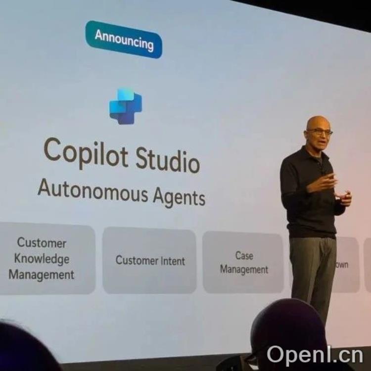 谷歌前 CEO 施密特:AI 将在今年获得“永久记忆”,2028 美国会耗尽能源储备 | AI 2025