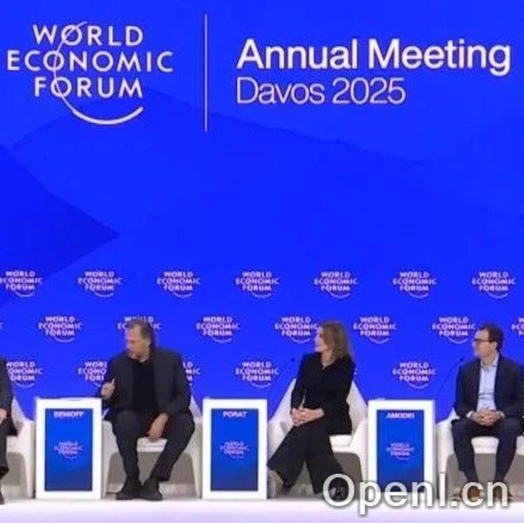 2026年AI将全面超越人类？达沃斯最强大脑预警：未来2年迎来颠覆性变革