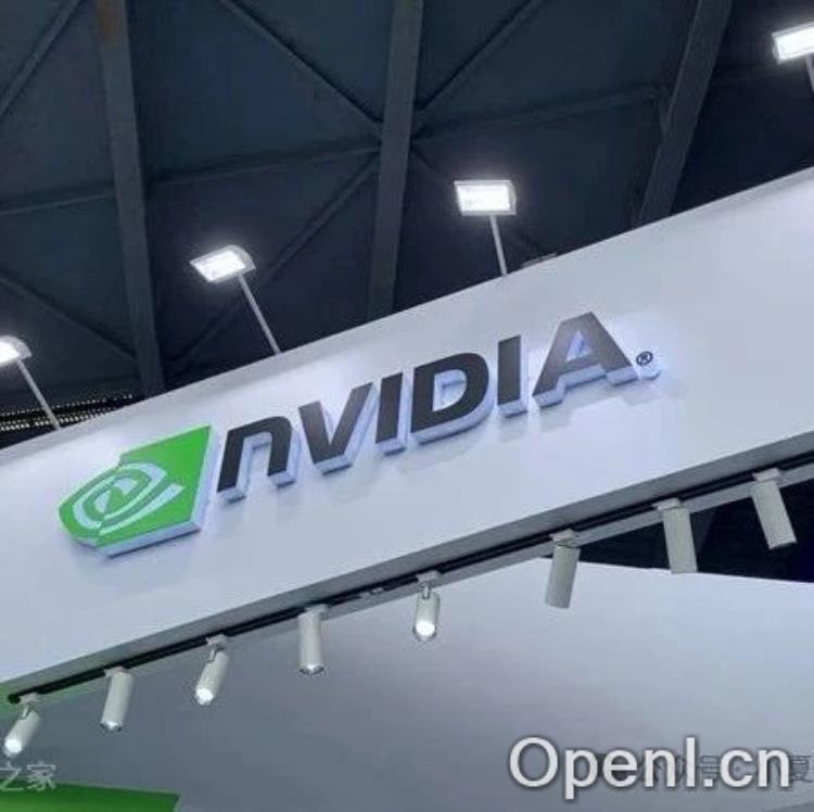 英伟达CEO黄仁勋CES演讲:机器人产业迈向万亿级市场,AI驱动未来