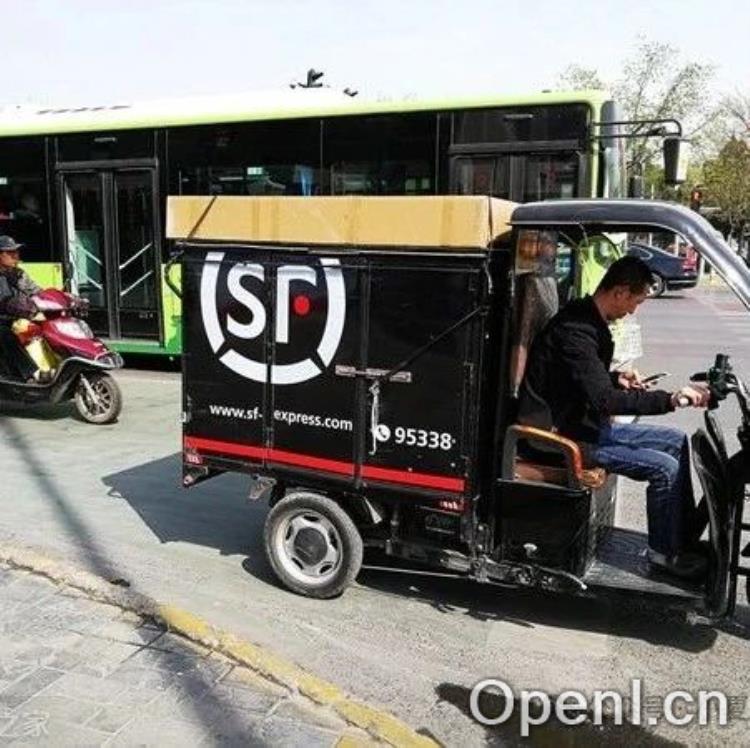 顺丰同城携手DeepSeek,开启智慧物流新篇章