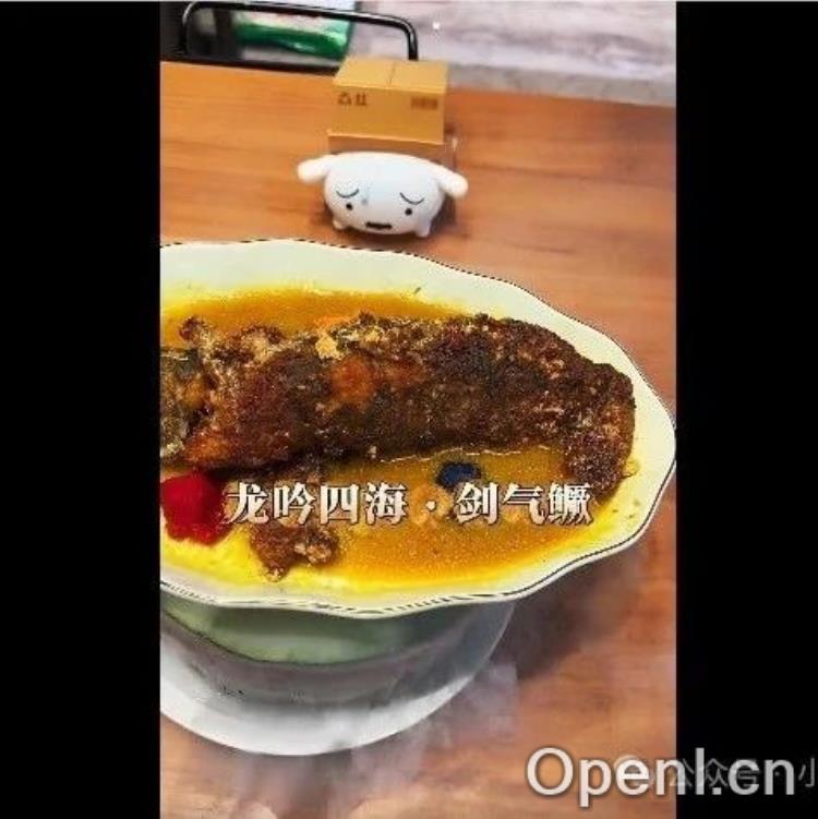 AI美食爆火网络:博主挑战与厨艺升级