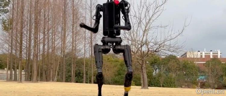 从扭秧歌到单脚跳,HugWBC让人形机器人运动天赋觉醒了