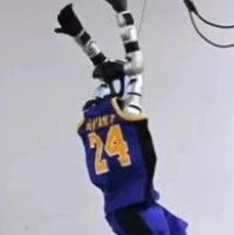 英伟达爆改宇树机器人：复刻科比、C罗、詹姆斯招牌动作