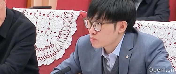 访谈DeepSeek创始人梁文锋:中国人不是只会模仿,也有人敢于创新